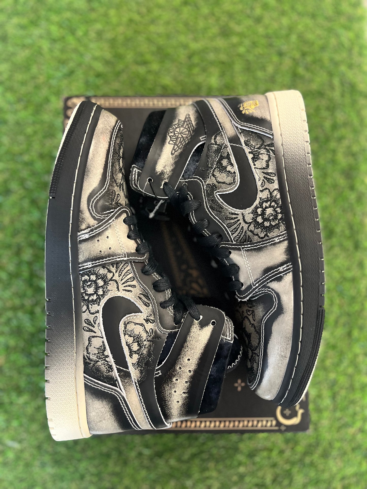 Jordan 1 High Zoom Dia De Muertos (9)(DS)