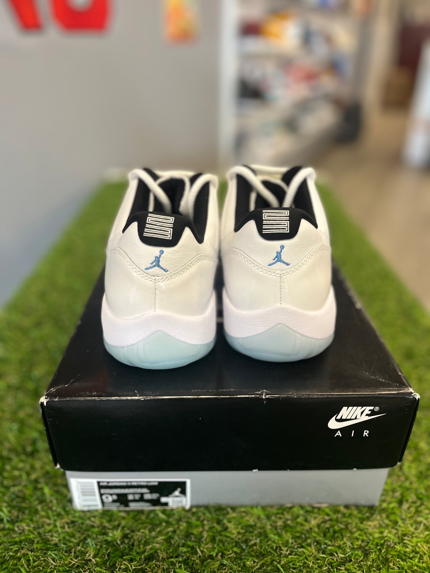 Jordan 11 Low Legend Blue (9.5)(Used)