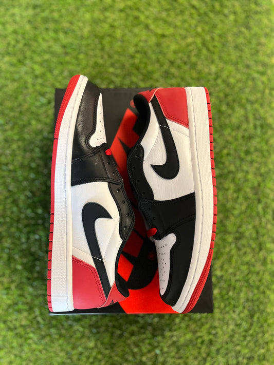 Jordan 1 Low OG Black Toe (8.5)(DS)