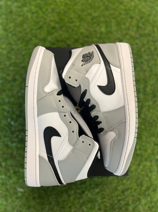 Jordan 1 Mid Smoke Grey (8.5)(DS)