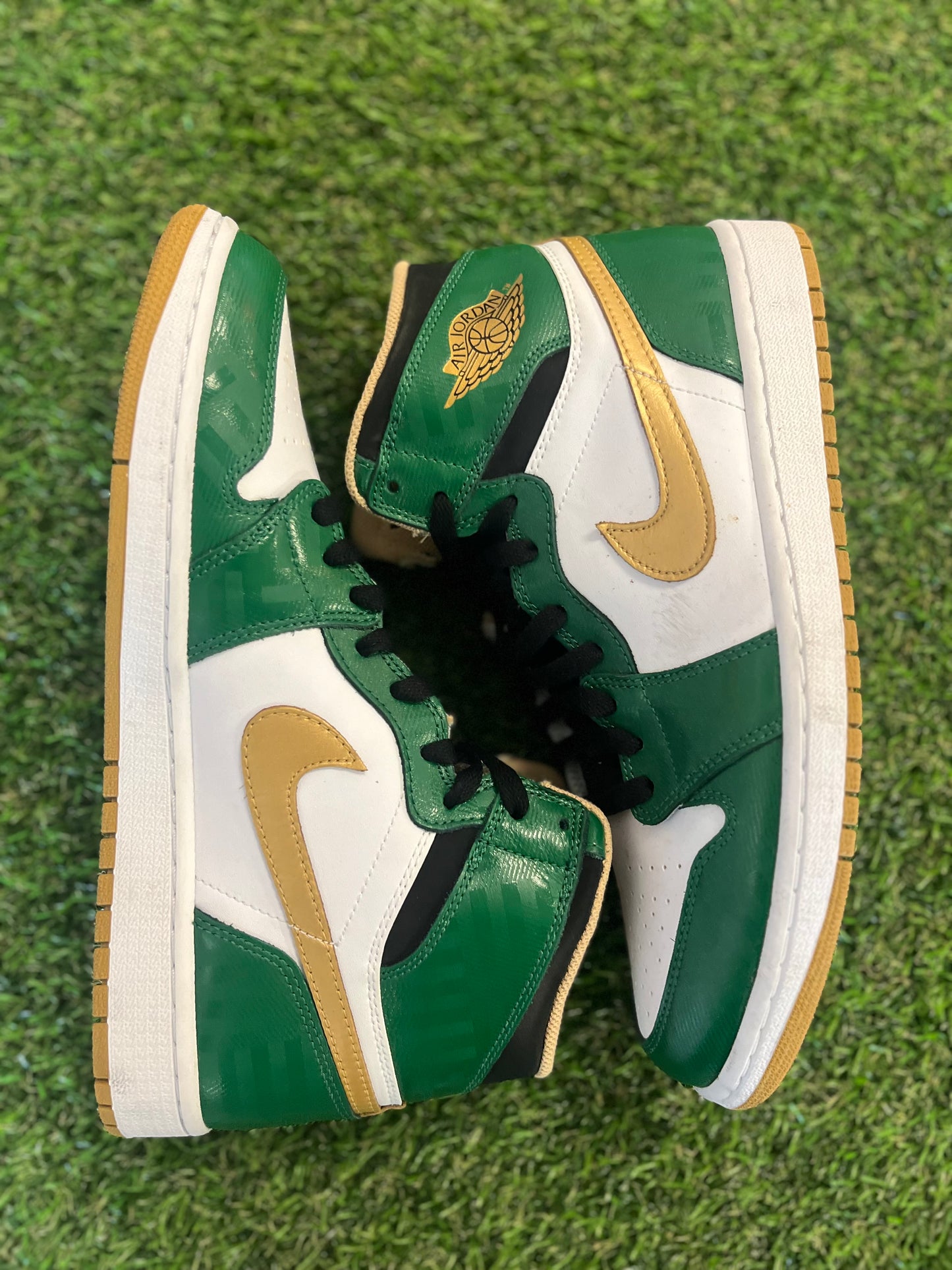 Jordan 1 High OG Celtics (10.5M)